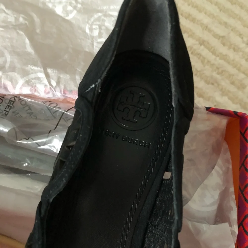 NWT Tory Burch Leyla suede laser cut flats
